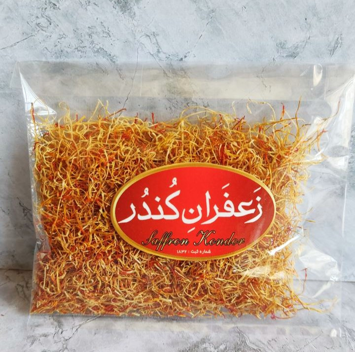 یک مثقال(4/6 گرم) ریشهی زعفران در پلاستیک پلمپ شده