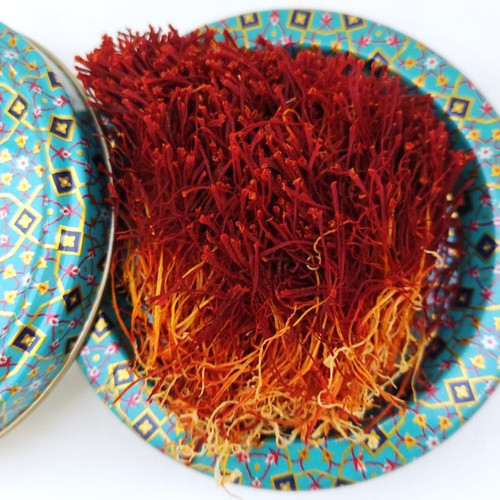 یک مثقال زعفران دخترپیچ یا دسته در ظرف فلزی