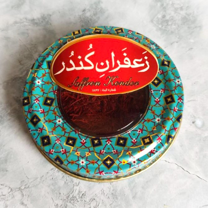 زعفران سرگل یک مثقالی در ظرف فلزی